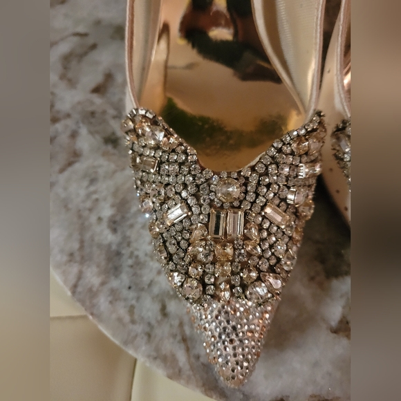 Badgley Mischka Glittering Silver Heels - Picture 16 of 16